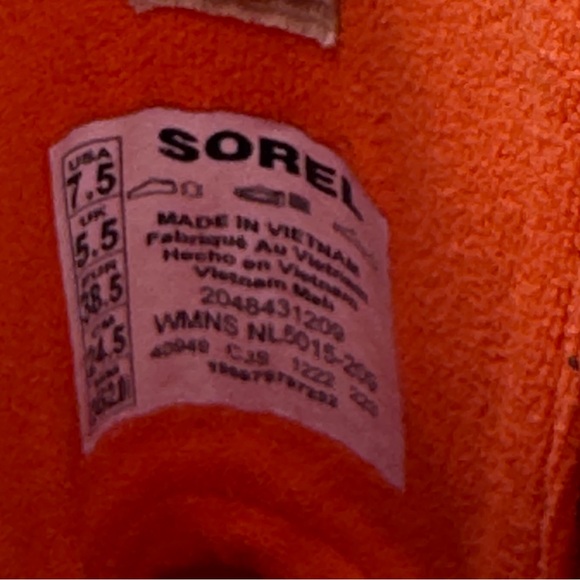 NWT Sorel Caribou Platform Beige and Orange Lace Up Boots - Size 7.5 - Picture 9 of 13